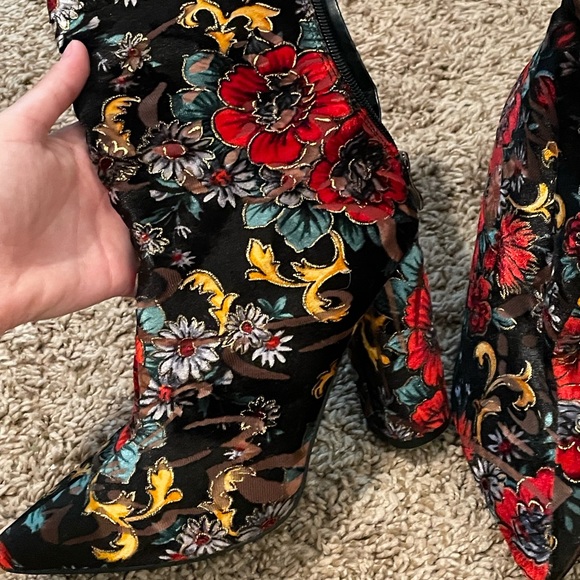 Velvet patterned booties - Picture 4 of 4